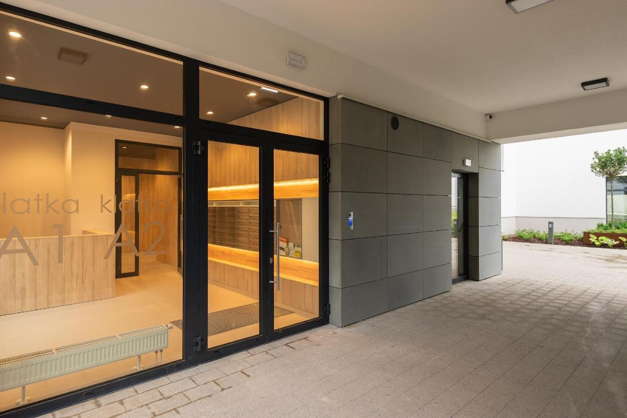 Airport Okecie Cybernetyki Apartments Warsaw Exterior photo